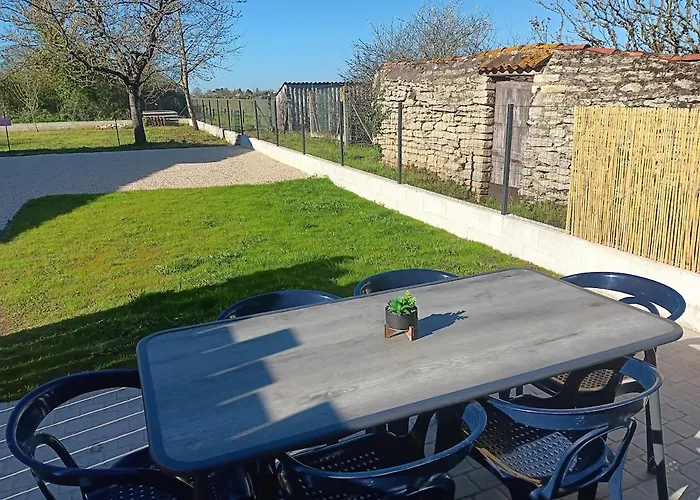 L'escale Familiale Le Cosy Pour 6 Personnes * Neuville-du-Poitou