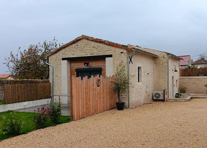 L'escale Familiale Le Cosy Pour 6 Personnes * Neuville-du-Poitou