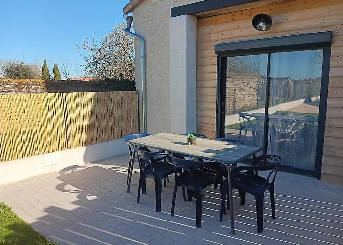 L'escale Familiale Le Cosy Pour 6 Personnes Neuville-du-Poitou